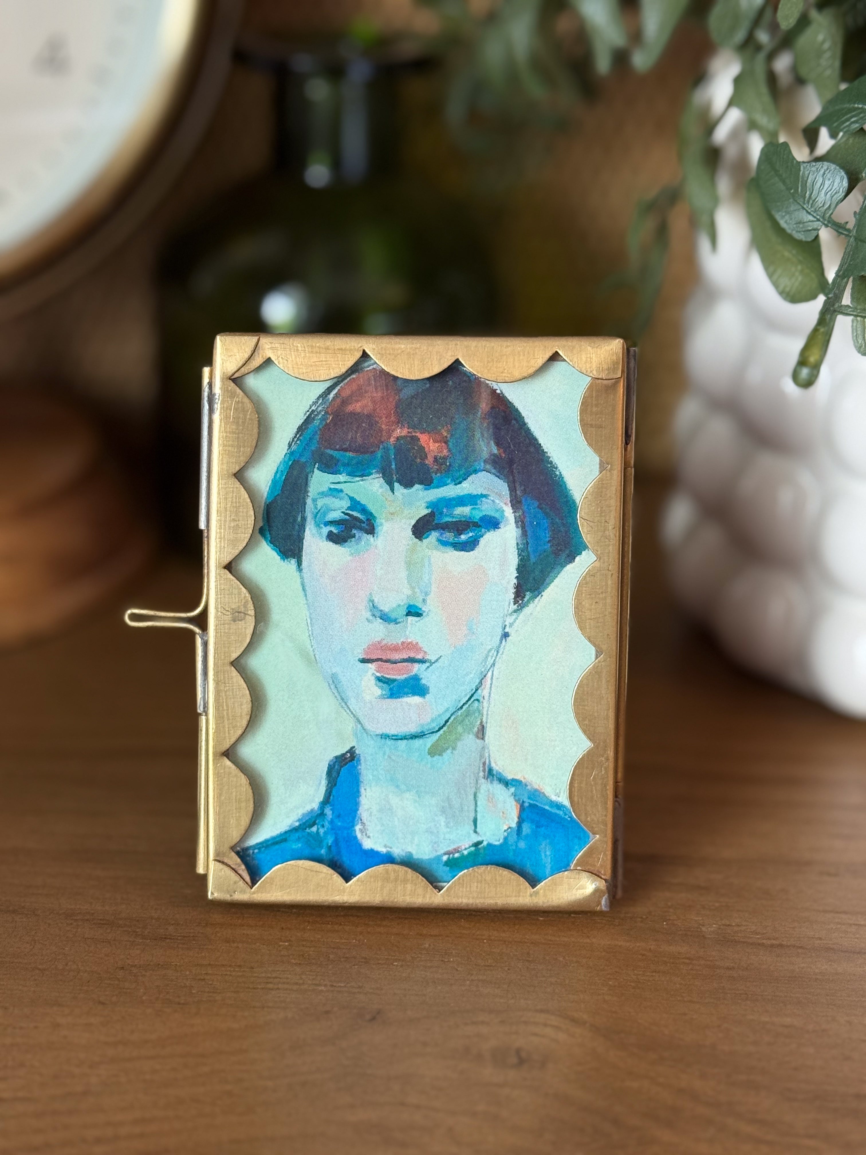 Scalloped Edge Vintage Brass Frame | 2.5"x3.5 " | Keepsake Tabletop Frame