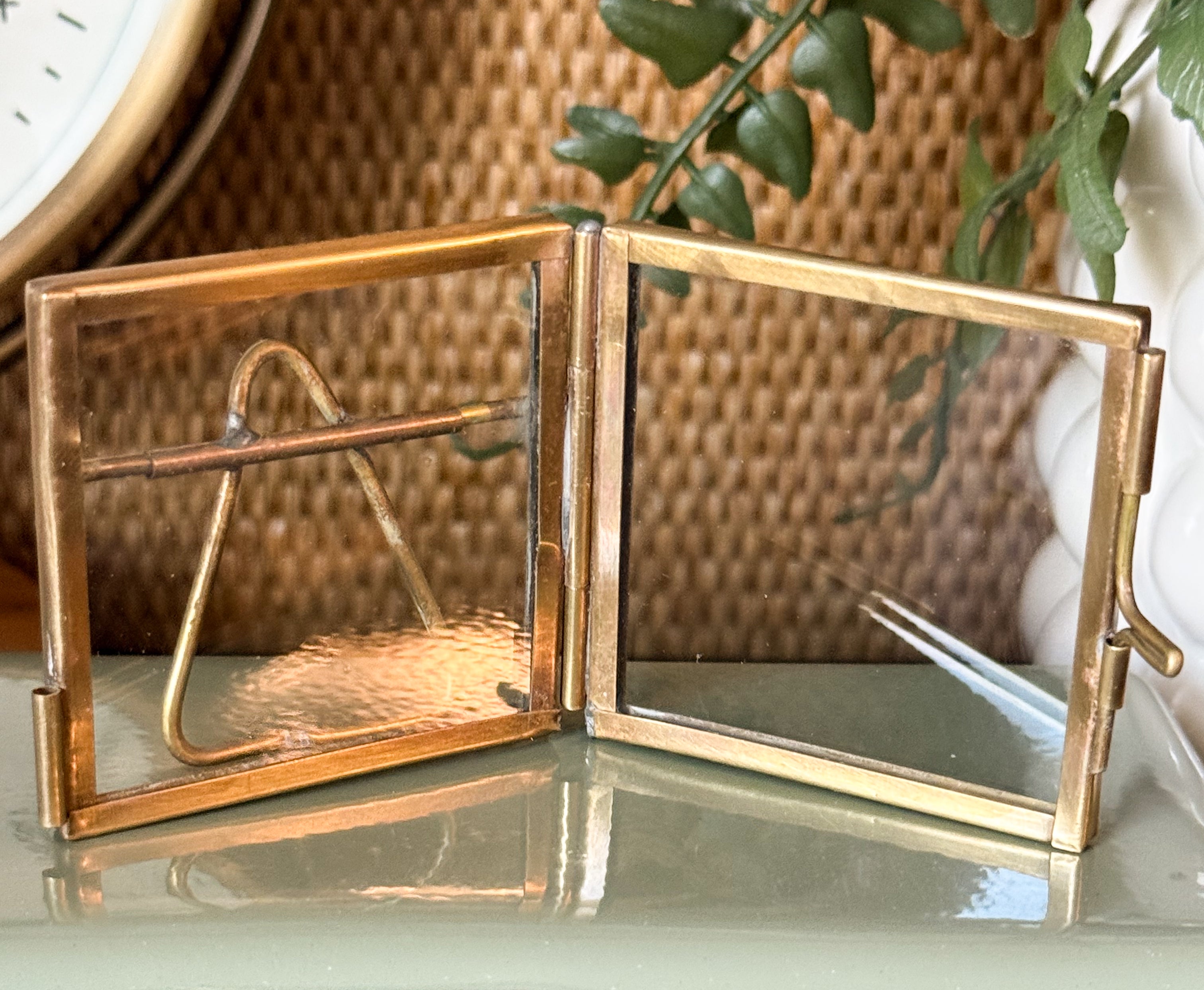 Brass Floating Picture Frame | 2"x2" | Modern Frame