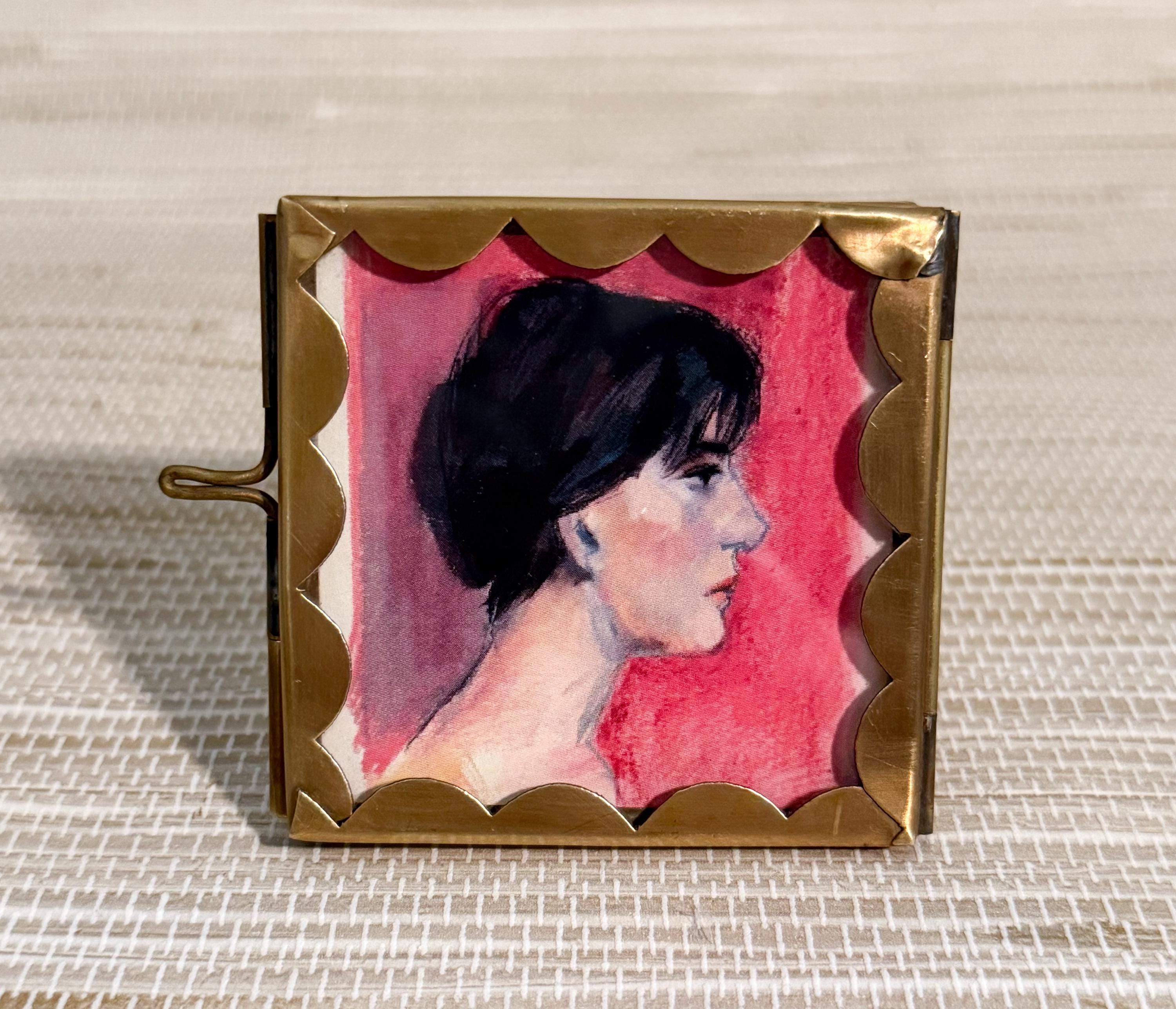Small Scalloped Edge Brass Frame | 2.5"x2.5" | Whimsical Keepsake | Tabletop Frame