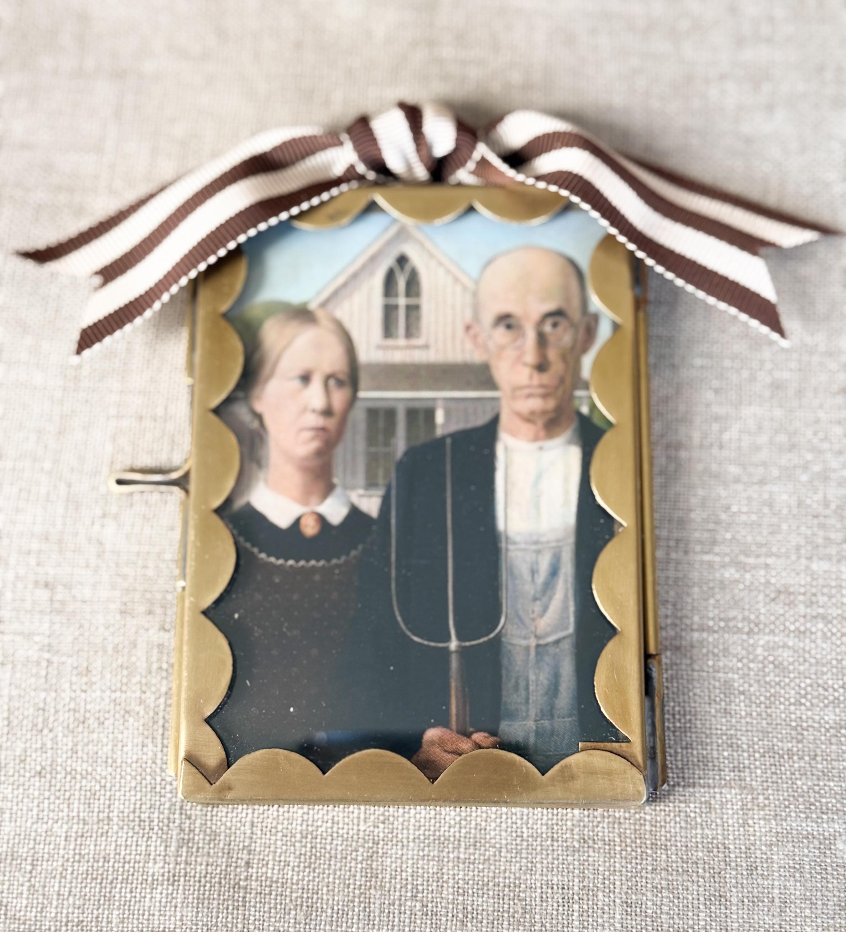 Wall Hanging Scalloped Brass Frame | 2.5"x3.5" | Wiggle Picture Frame
