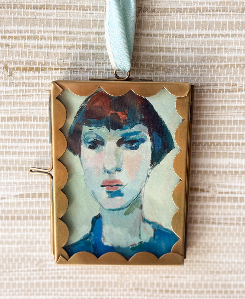 Wall Hanging Scalloped Brass Frame | 2.5"x3.5" | Wiggle Picture Frame